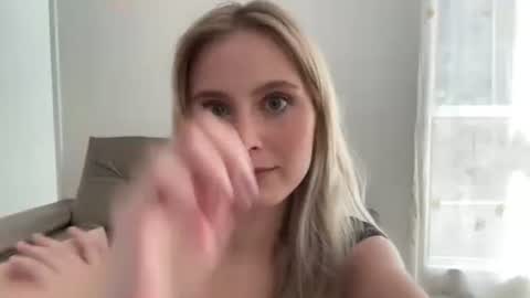 Snapshot of ellykeyofficial chatting on April 25, 3:53 pm ellykeyofficial online show from April 25, 3:53 pm