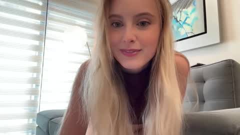 Snapshot of ellykeyofficial chatting on May 3, 8:04 pm ellykeyofficial online show from May 3, 8:04 pm