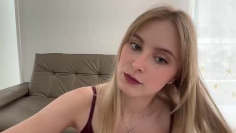 Snapshot of ellykeyofficial chatting on May 18, 3:51 pm ellykeyofficial online show from May 18, 3:51 pm