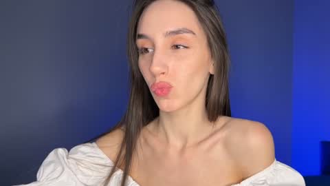 Snapshot of ellzabeth_ellison chatting on January 26, 8:14 am Im online Fri Sun Mon Tue Thu Fri Sat3 from 1000 online show from January 26, 8:14 am