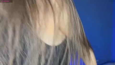 Snapshot of ellzabeth_ellison chatting on February 18, 9:10 am Im online Fri Sun Mon Tue Thu Fri Sat3 from 1000 online show from February 18, 9:10 am