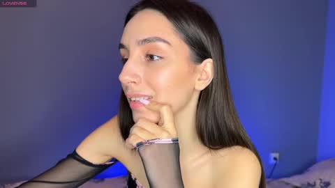 Snapshot of ellzabeth_ellison chatting on February 20, 6:39 am Im online Fri Sun Mon Tue Thu Fri Sat3 from 1000 online show from February 20, 6:39 am