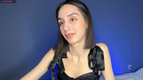 Snapshot of ellzabeth_ellison chatting on February 25, 4:00 pm Im online Fri Sun Mon Tue Thu Fri Sat3 from 1000 online show from February 25, 4:00 pm