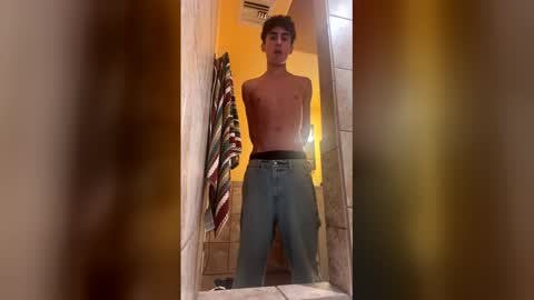 Snapshot of elmer_777 chatting on January 6, 4:49 am elmer_777 online show from January 6, 4:49 am