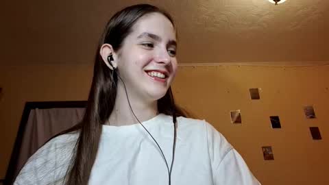 Snapshot of elmeraurora chatting on February 19, 6:31 am Kate online show from February 19, 6:31 am