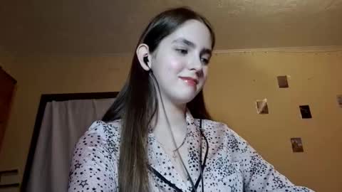 Snapshot of elmeraurora chatting on February 20, 5:02 pm Kate online show from February 20, 5:02 pm