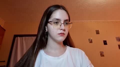 Snapshot of elmeraurora chatting on March 1, 12:18 pm Kate online show from March 1, 12:18 pm