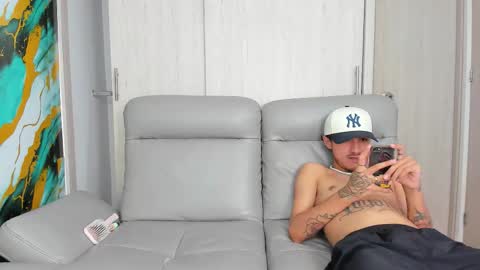 Snapshot of elmessi_ chatting on November 11, 7:03 pm BLUE-MESSI-ARES online show from November 11, 7:03 pm