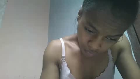 elodie228680 online show from May 2, 3:22 am