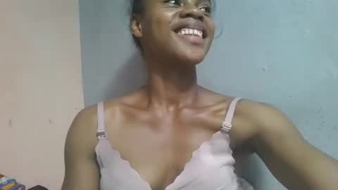 elodie228680 online show from May 2, 3:39 pm
