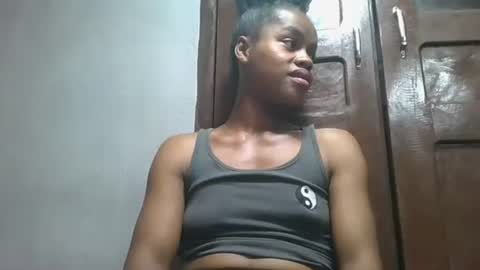elodie228680 online show from May 5, 4:31 am
