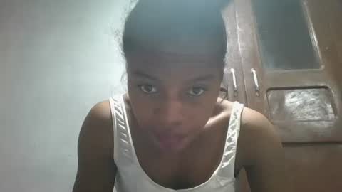 elodie228680 online show from May 7, 3:56 am