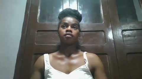 elodie228680 online show from May 7, 7:30 pm