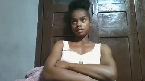 elodie228680 online show from May 8, 7:36 am