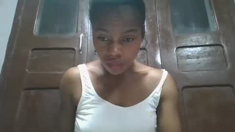 elodie228680 online show from May 9, 5:12 am