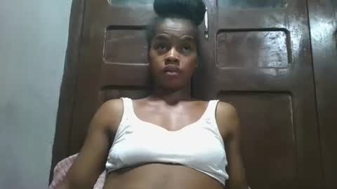 elodie228680 online show from May 9, 5:29 pm