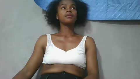 elodie228680 online show from May 11, 5:46 am