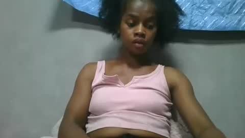 elodie228680 online show from May 12, 6:27 pm