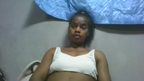 elodie228680 online show from May 14, 3:08 pm