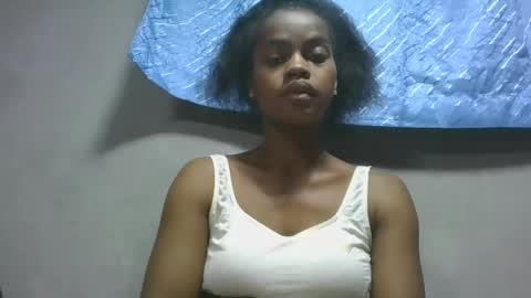 elodie228680 online show from May 15, 3:46 am