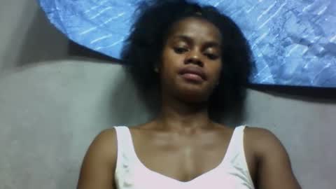 elodie228680 online show from May 15, 4:36 pm