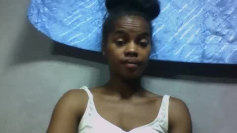 elodie228680 online show from May 16, 10:36 am