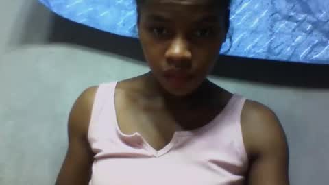 elodie228680 online show from May 18, 5:02 am