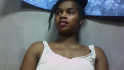 elodie228680 online show from May 21, 7:48 am