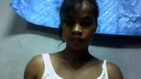 elodie228680 online show from May 24, 5:01 am