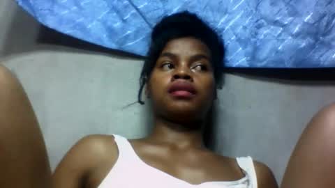 elodie228680 online show from May 24, 5:51 pm