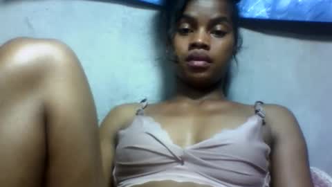 elodie228680 online show from May 26, 7:32 pm