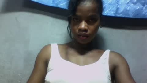 elodie228680 online show from May 28, 7:33 pm