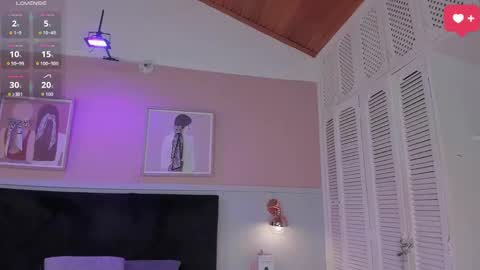 Elodie  online show from March 19, 11:58 am