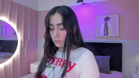 Elodie  online show from June 4, 12:11 pm