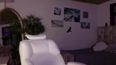 Snapshot of eloisee_ chatting on March 28, 7:57 pm Eloise . online show from March 28, 7:57 pm
