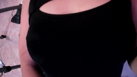 Snapshot of eloisequinn chatting on September 23, 1:58 pm EloiseQuinn online show from September 23, 1:58 pm