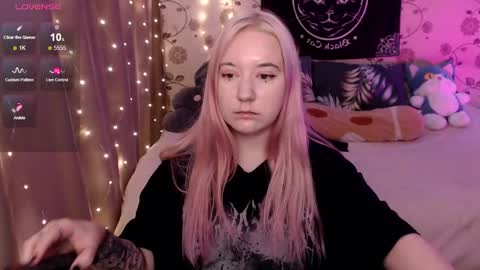 Snapshot of elovinora chatting on December 1, 8:09 pm Ela give me a thumbs up if you like it  and this is important for the development of the account online show from December 1, 8:09 pm