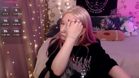 Snapshot of elovinora chatting on December 1, 11:14 pm Ela give me a thumbs up if you like it  and this is important for the development of the account online show from December 1, 11:14 pm