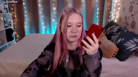 Snapshot of elovinora chatting on December 14, 8:08 pm Ela give me a thumbs up if you like it  and this is important for the development of the account online show from December 14, 8:08 pm