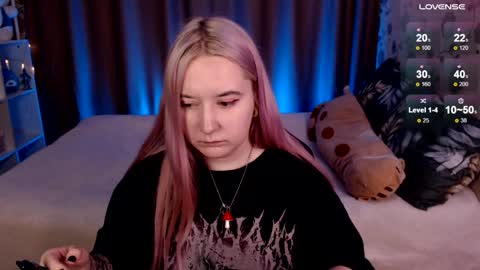 Snapshot of elovinora chatting on December 16, 1:42 am Ela give me a thumbs up if you like it  and this is important for the development of the account online show from December 16, 1:42 am