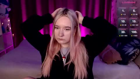 Snapshot of elovinora chatting on December 27, 8:39 pm Ela give me a thumbs up if you like it  and this is important for the development of the account online show from December 27, 8:39 pm