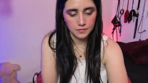 elowen_halley1 online show from April 17, 12:02 am