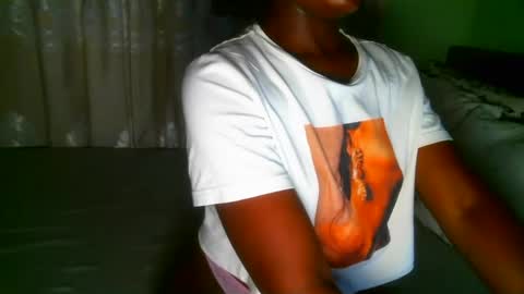 Snapshot of elphaba01 chatting on February 20, 1:46 am Elphaba online show from February 20, 1:46 am