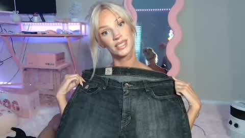 elsa_may online show from June 12, 12:31 am