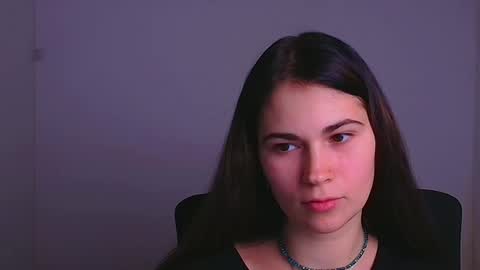 Snapshot of elsa_mur chatting on December 7, 7:54 pm Elsa online show from December 7, 7:54 pm