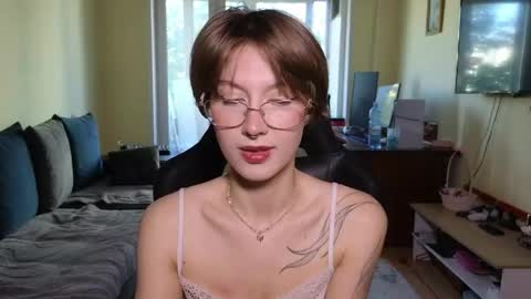 Snapshot of elsaangel chatting on June 6, 2:05 am elsaangel online show from June 6, 2:05 am