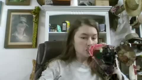 Snapshot of elsierain469 chatting on September 16, 8:48 am Elsie Rain online show from September 16, 8:48 am