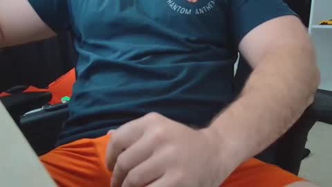 Snapshot of eltanke2206 chatting on December 2, 7:42 pm alexgarg online show from December 2, 7:42 pm