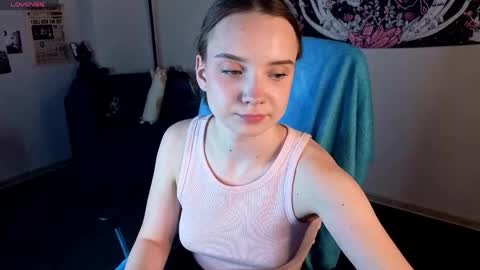 Snapshot of elvienne chatting on May 21, 3:35 am Elvienne online show from May 21, 3:35 am