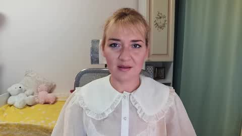 Elvira online show from December 6, 11:33 am